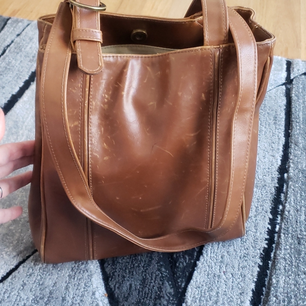 Leather shoulder bag